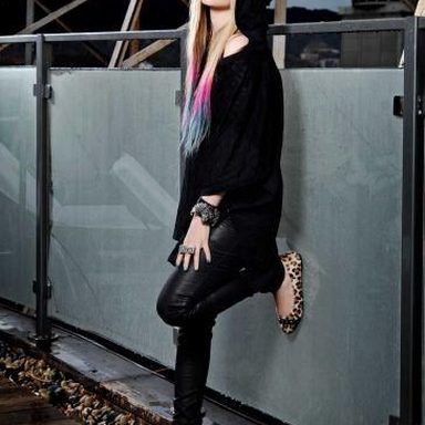 Avril Lavigne photo 102