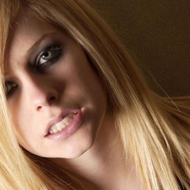 Avril Lavigne photo 399
