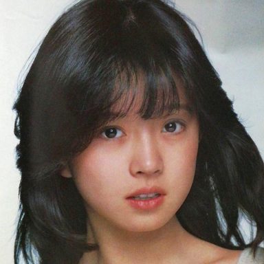 Akina Nakamori photo 10