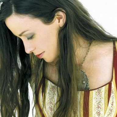 Alanis Morissette photo 24