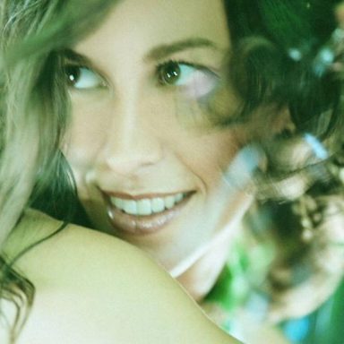 Alanis Morissette photo 27
