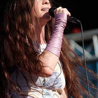 Alanis Morissette photo 72