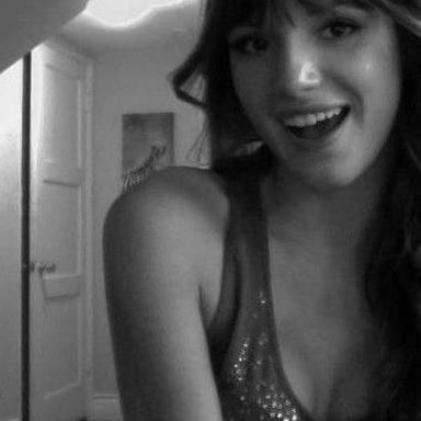 Bella Thorne photo 17