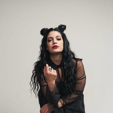 Beth Crowley photo 106