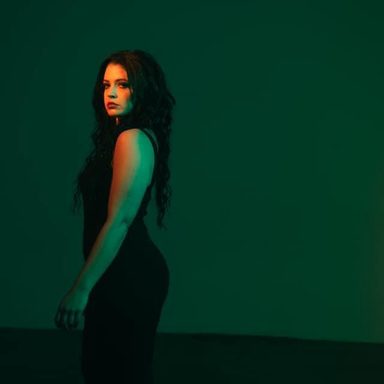 Beth Crowley photo 142