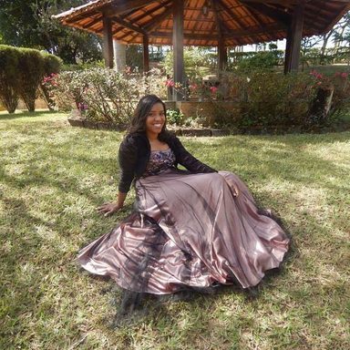 Cantora Gislaine Lilian