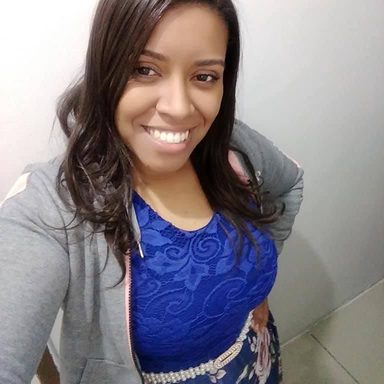 Cantora Gislaine Lilian