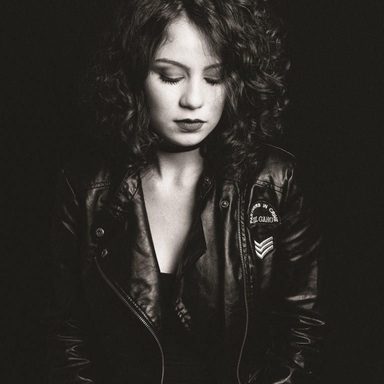 Carol Biazin photo 22