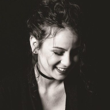 Carol Biazin photo 26