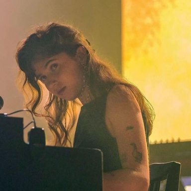 Clairo photo 14