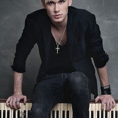 Colton Dixon photo 11