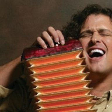 Carlos Vives photo 9
