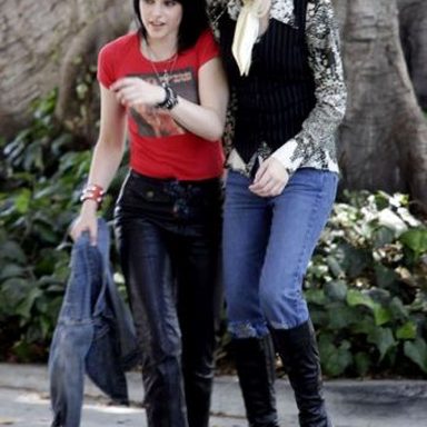 Dakota Fanning And Kristen Stewart photo 21