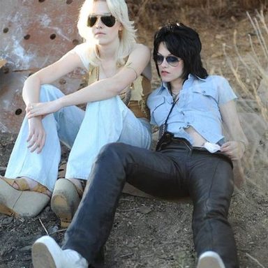 Dakota Fanning And Kristen Stewart photo 20