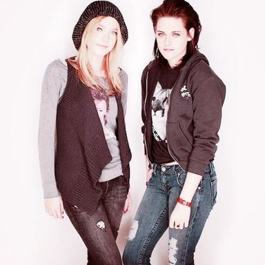 Dakota Fanning And Kristen Stewart photo 9