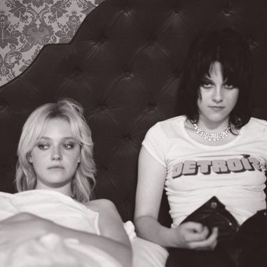 Dakota Fanning And Kristen Stewart photo 19