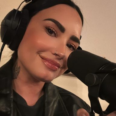 Demi Lovato photo 30