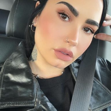 Demi Lovato photo 24