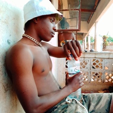 Dhelly YN
