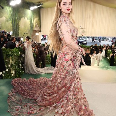 Dove Cameron photo 34