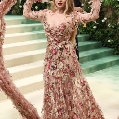 Dove Cameron photo 33
