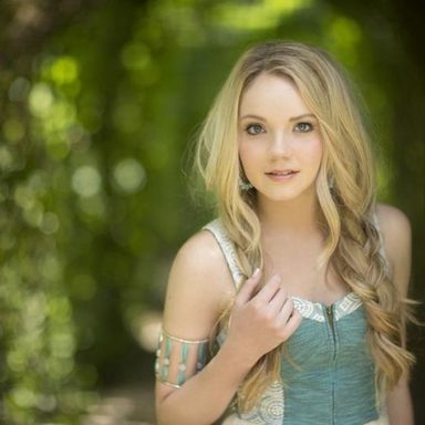 Danielle Bradbery photo 11