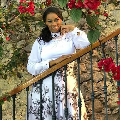 Elaine Martins photo 32