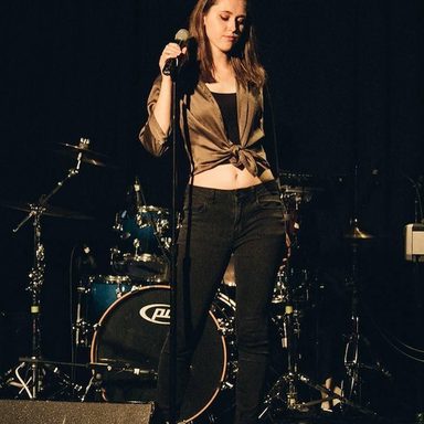 Em Beihold photo 34