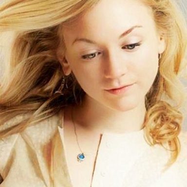 Emily Kinney photo 43