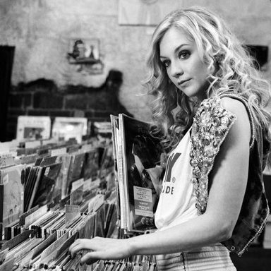 Emily Kinney photo 33
