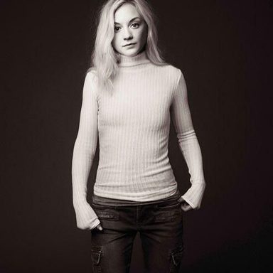 Emily Kinney photo 44