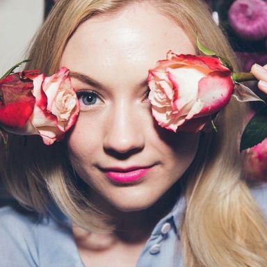 Emily Kinney photo 29