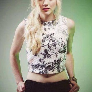 Emily Kinney photo 36