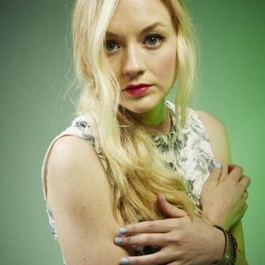 Emily Kinney photo 28