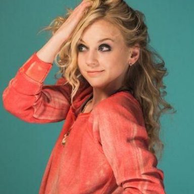 Emily Kinney photo 22