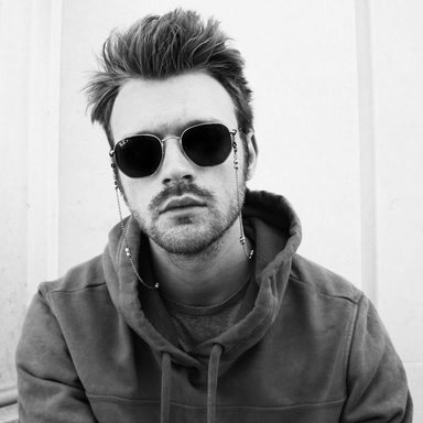 Finneas photo 25