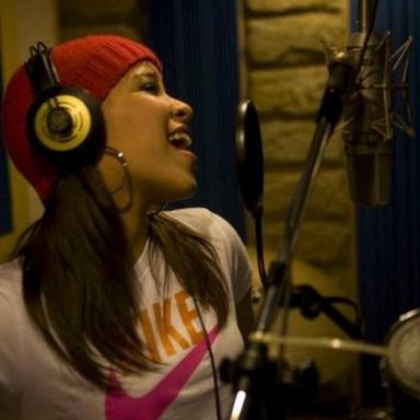 Flora Matos photo 19