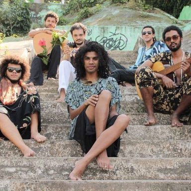 Gente Estranha No Jardim