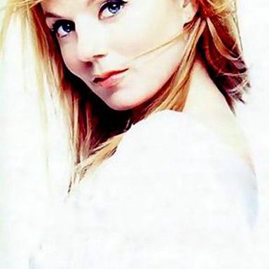Geri Halliwell photo 34