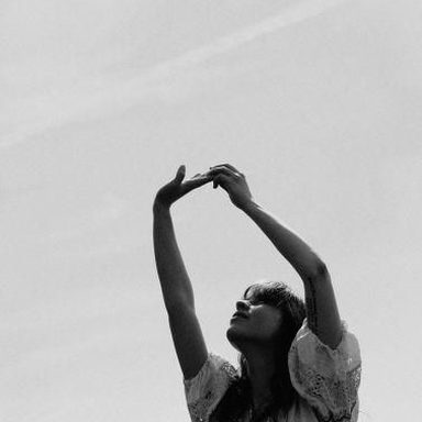 Gabrielle Aplin photo 32