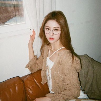 Huh Yunjin (LE SSERAFIM) photo 22