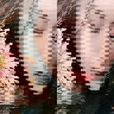 Huh Yunjin (LE SSERAFIM) photo 11