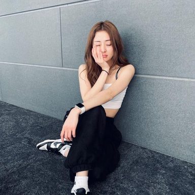 Huh Yunjin (LE SSERAFIM) photo 21