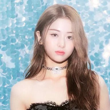 Huh Yunjin (LE SSERAFIM) photo 24