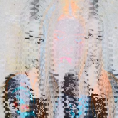 Huh Yunjin (LE SSERAFIM)