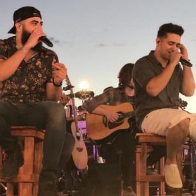 Henrique e Juliano photo 42