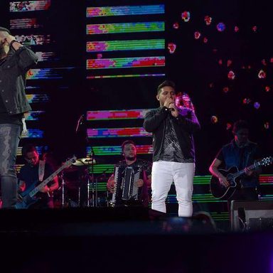 Henrique e Juliano photo 31