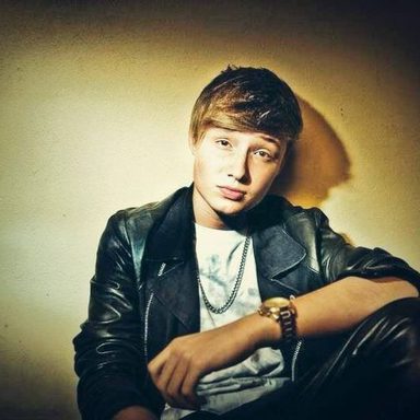 Isac Elliot‎ photo 13