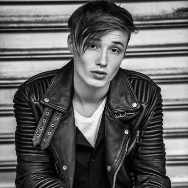Isac Elliot‎ photo 9