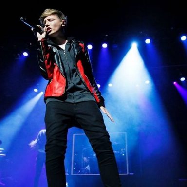 Isac Elliot‎ photo 14